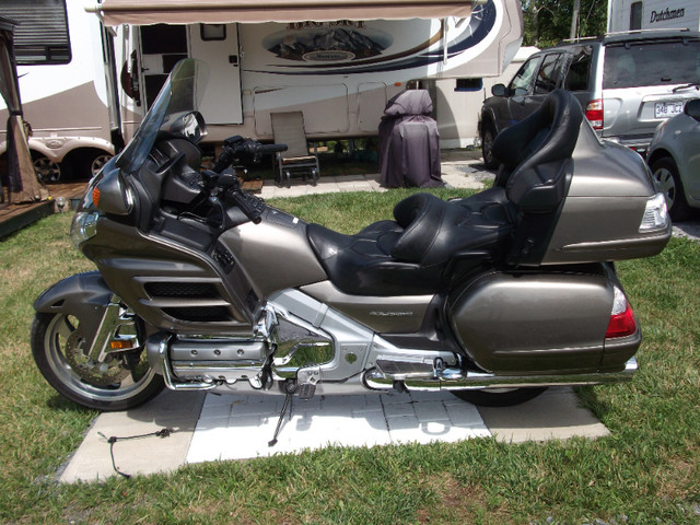 Moto Honda Goldwing GL1800 2008 dans Utilitaires et de promenade  à Ville de Montréal - Image 3