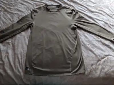 Men's UA Tactical Infrared Base Crew Long Sleeve Shirt. Size medium.