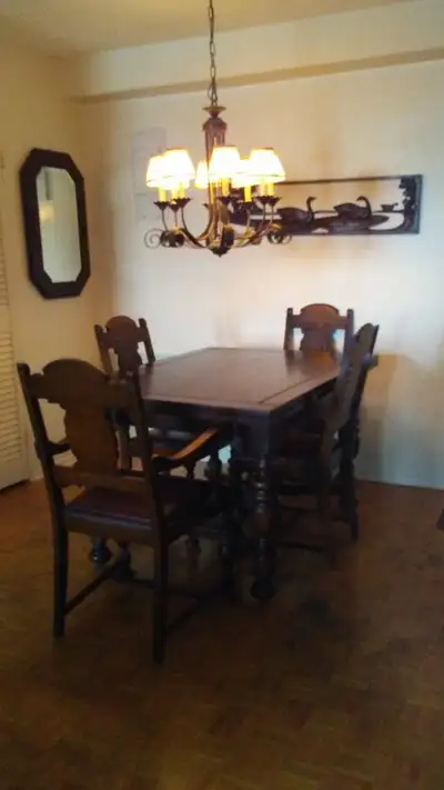 Salle à  manger et vaisselier en chêne massif, View more