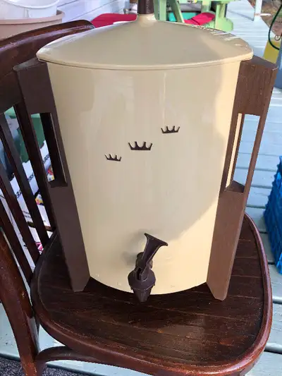 Retro Coffee Percolator 10-30 cups made by Regal, View more