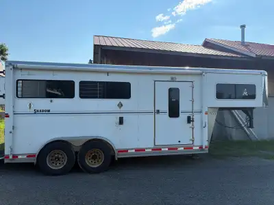 2006 Shadow 3 horse slant with weekender Rear tack New tires last year Large awning