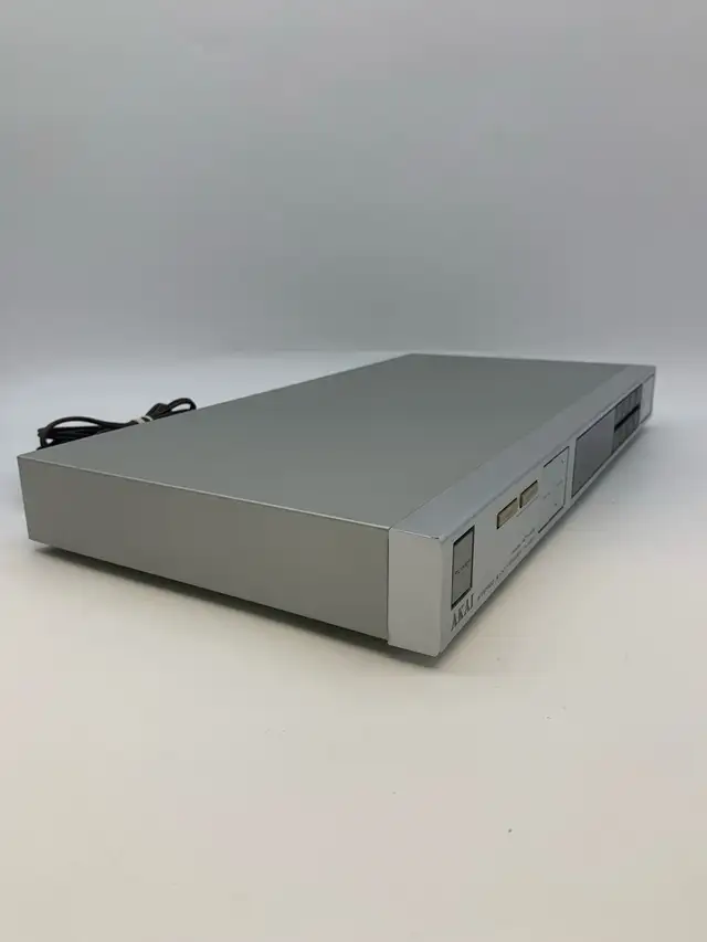 Akai AT-A2 AM/FM Stereo Tuner Working in Stereo Systems & Home Theatre in City of Toronto - Image 5