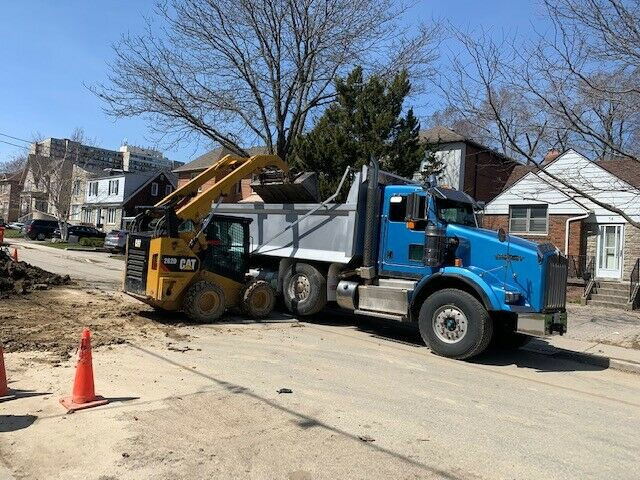 dump truck for hire in Other in Markham / York Region - Image 4