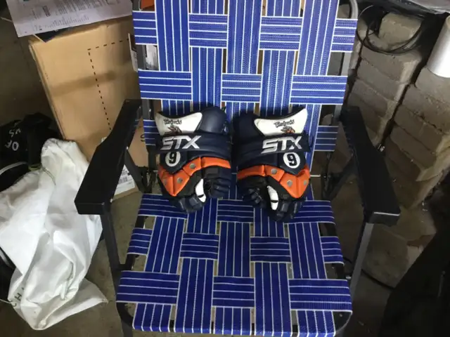 Lacrosse gloves in Lacrosse in Oakville / Halton Region - Image 2