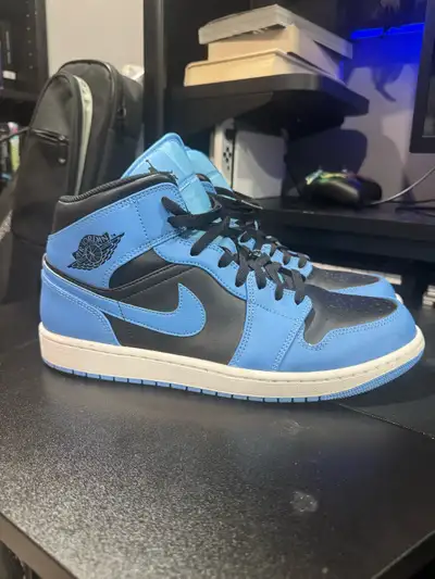 Nike Air Jordan 1 Mid, View more