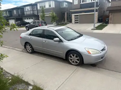 This Accord is a great option if you're looking for a dependable, fuel-efficient, and comfortable se...