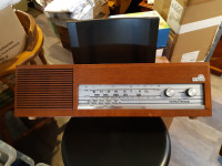 Vintage working radio for sale