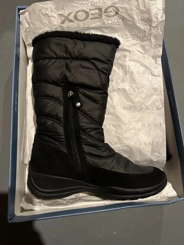Geox women winter boots in Women's - Shoes in Edmonton - Image 3