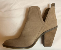 Nine West Siennago Chunky Western Leather Ankle Boots Tan Colour