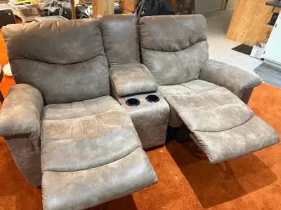 Selling my lazy black Coach set. This is very comfortable comes apart in four pieces so you can get...
