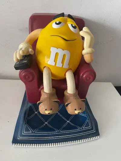 Vintage M&M's Yellow Lazy Boy Chair Recliner Candy Dispenser 1999