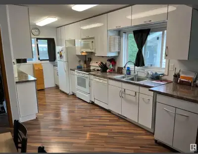 UPPER PORTION OF HOUSE ON RENT. 3 bedroom 1 washroom - 1500 rent plus utilities. near londenderry ma...