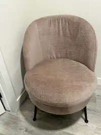 SIDE CHAIR IN PINK