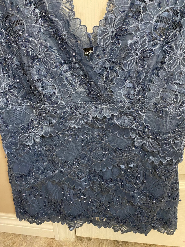 Beautiful and elegant blouse for women in XXL size  Le Chateau in Women's - Tops & Outerwear in Saskatoon - Image 2