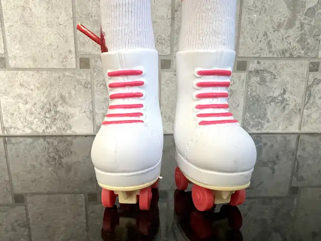 Living Dead Dolls - Lulu in Arts & Collectibles in Oshawa / Durham Region - Image 5