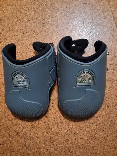 Used in good condition., Size small Grey, Pick up in Winnipeg or shipping at buyers expense