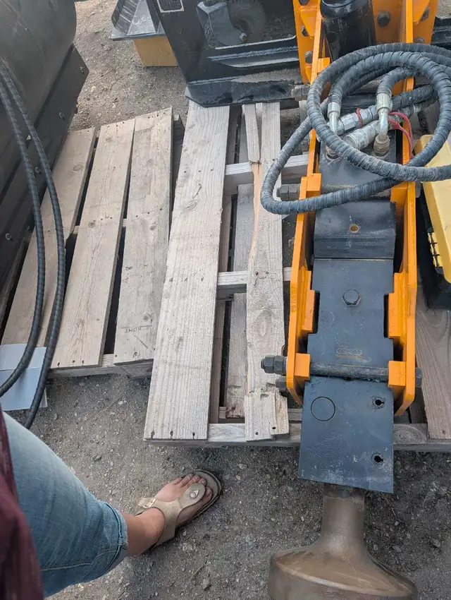 Skid Steer Post Pounder  in Heavy Equipment Parts & Accessories in Portage la Prairie - Image 3