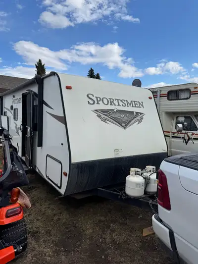 2016 Sportsman KZ 27 foot camper. This camper is in great shape. Sleeps 8. Out door kitchen brand ne...