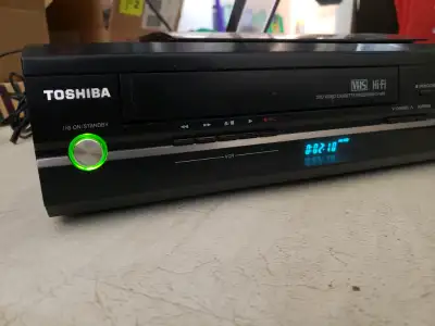Toshiba d-vr7 vhs vcr dvd combo recorder with universal remote