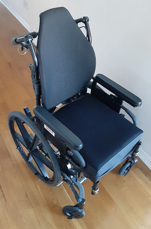 TILT WHEELCHAIR, SUNRISE MEDICAL Valued at $3200 - No Footrests in Health & Special Needs in Mississauga / Peel Region - Image 3