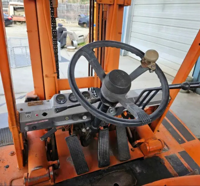 Forklift For Sale - Toyota FG45 in Heavy Equipment in Penticton - Image 2
