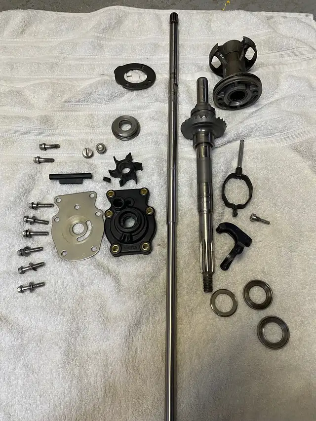 1990s Johnson / Evinrude 25/35hp Drive Shaft in Powerboats & Motorboats in Markham / York Region - Image 2