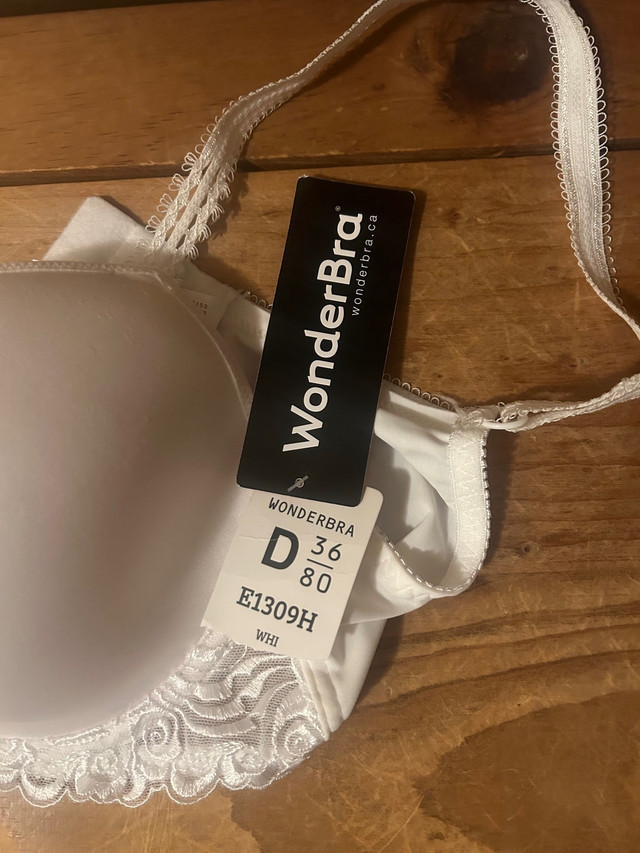 New white  Wonderbra size D 36/80 dans Femmes - Pantalons et shorts  à London - Image 3