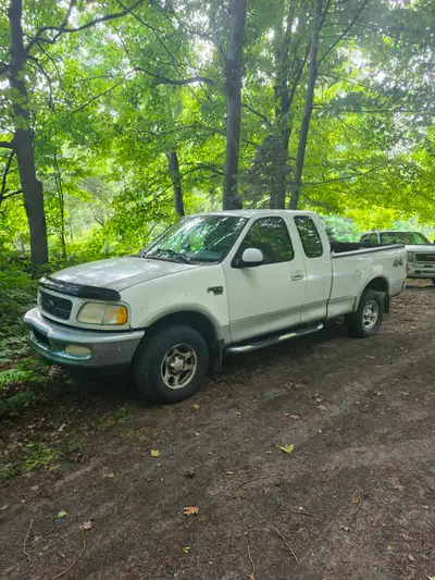 Runs and drives body ruff plated I use almost every day 4x4 motor 4.6l Tel 514 922 6737 vic