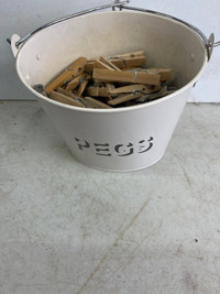 CUTE PAIL FULL OF CLOTHE LINE PEGS #V1351