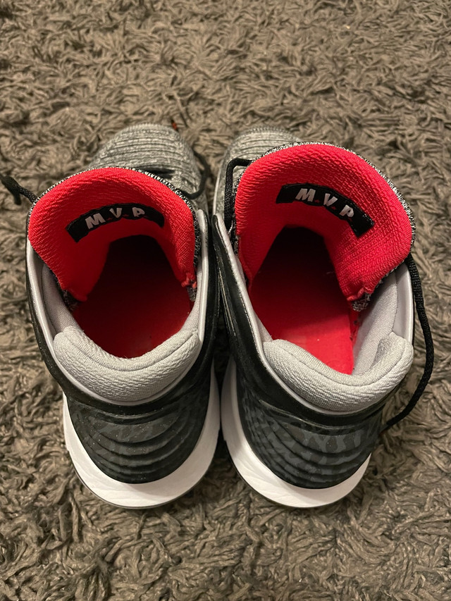 Nike Jordan 32 Basketball Sneakers - size men’s 8.5 in Men's Shoes in Cole Harbour - Image 3
