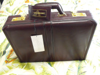 Vintage Franzen 2100 Men's or Doctor's Leather Briefcase, brown.