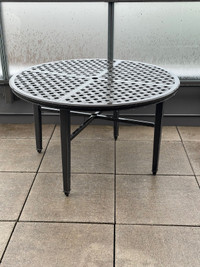 Outdoor patio round dining table 48” canvas coventry
