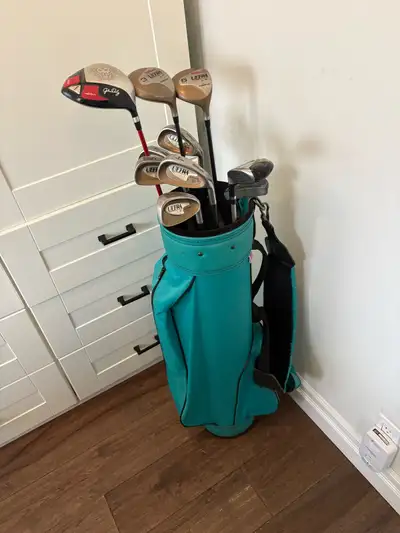 women’s right golf clubs and bag , View more
