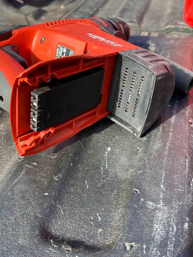 HILTI 22V TE 4-A18 CORDLESS HAMMER DRILL TOOL ONLY in Power Tools in City of Toronto - Image 5