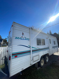 2001 24’ mallard camping trailer