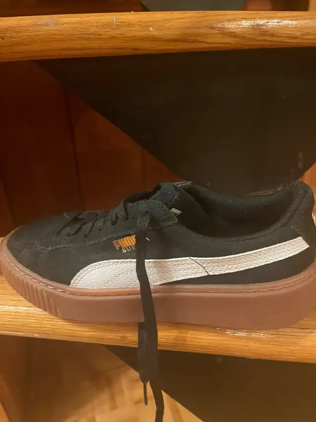 women’s shoes (Puma) in Women's - Shoes in City of Montréal - Image 6