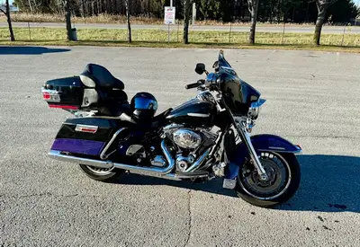 Harley 2010 couleur Ice Bleu ,négociable