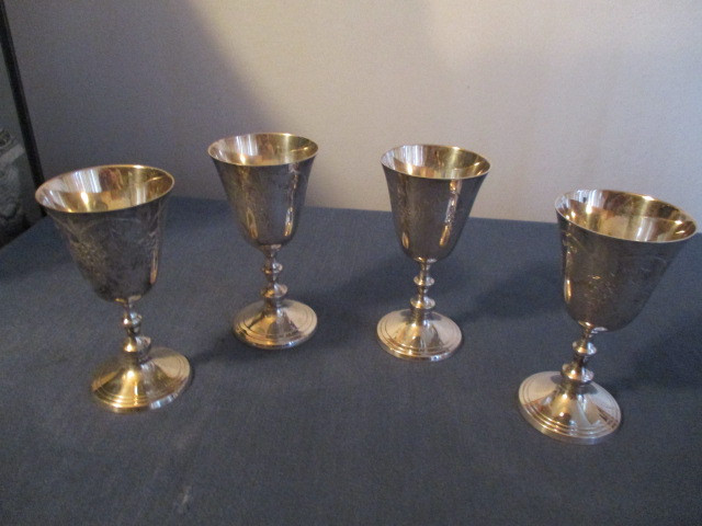 4 VINTAGE PLATED WINE GLASSES-GRAPE VINES ENGRAVED-200/S-INDIA dans Art et objets de collection  à Laval/Rive Nord