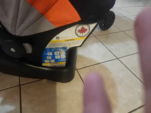 baby stroller  in Clothing - 9-12 Months in Edmonton - Image 5
