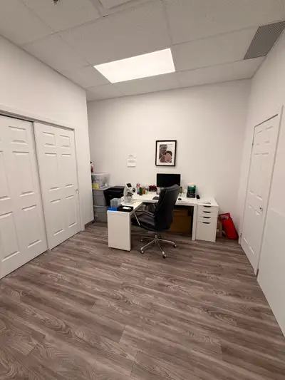 Local à louer – Idéal pour les professionnels Local parfaitement adapté à pour un travailleur autono...