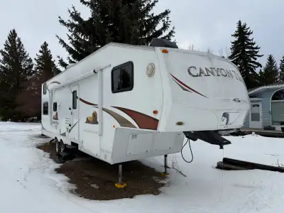 2011 Gulf Stream Canyon Trail 5th Wheel camper for sale 34.8’ long, 8’wide, 12.3’ tall 1 slide Can s...
