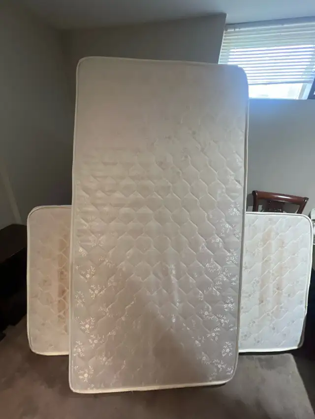 Simmons Beautyrest Twin Mattress in Beds & Mattresses in Mississauga / Peel Region - Image 2