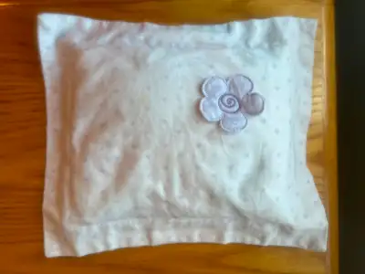 Petit coussin décoratif avec sa housse amovible Duvet et sa housse amovible Jupe de lit Contour de s...