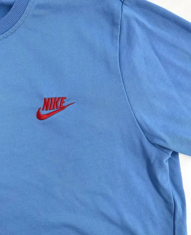 Nike Adult Crewneck  in Men's in Kitchener / Waterloo - Image 3
