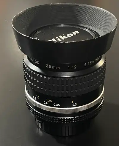 Objectif Nikkor 35mm f/2 AIS avec paresoleil