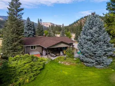 WELCOME to your #EQUESTRIAN #DREAM. 602 Johnson Crescent, Okanagan Similkameen, BC V0H 1T5, Canada ✨...