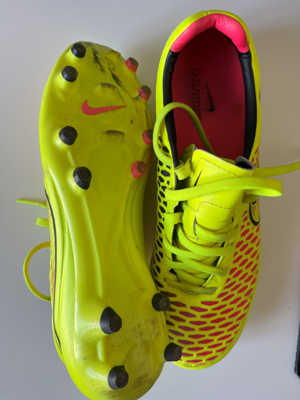 Men's Size 9 - Nike Magista Orden Soccer Cleats/Boots in Soccer in City of Toronto - Image 4
