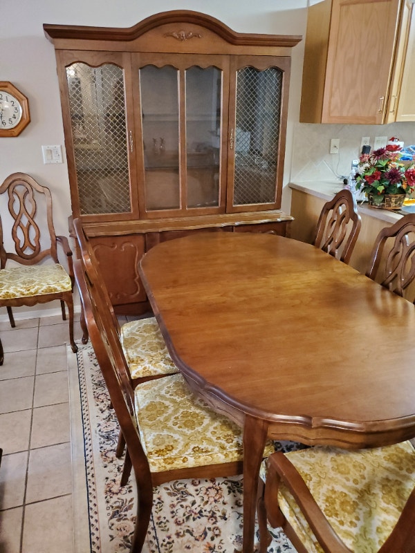 ⭐ Beautiful Solid Maple Sideboard Buffet Hutches & Display