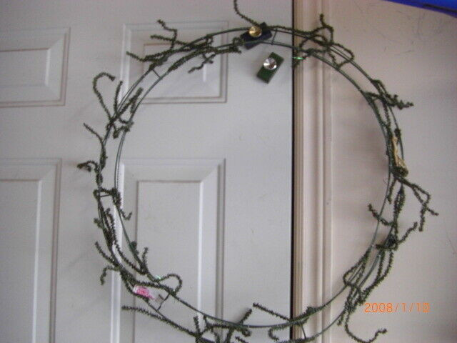 CRAFTS CHRISTMAS WREATH FRAME - CREATE YOUR OWN WREATH in Hobbies & Crafts in Windsor Region