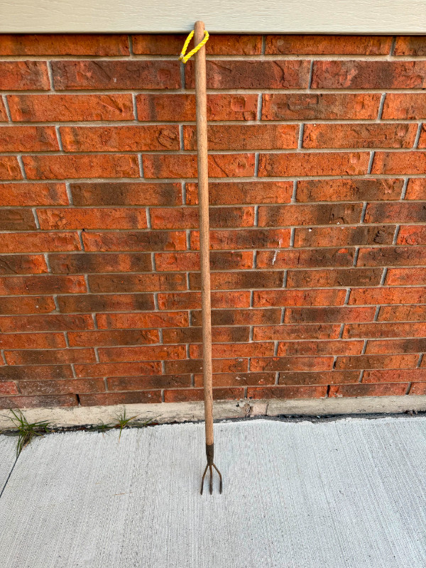 Garden Tools & Brooms in Outdoor Tools & Storage in St. Catharines - Image 2